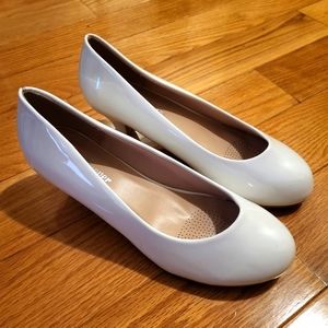 White kitten heel pumps